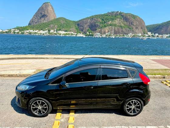 FORD FIESTA 1.6 TI-VCT FLEX SE MANUAL FORD FIESTA 1.6 TI-VCT FLEX SE MANUAL